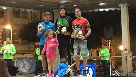 Podio da categoría absoluta masculina da III Carreira-Andaina Nocturna San Ramón 2017.