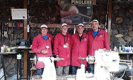 Amigos da Madeira das Pontes na Feira de Artesáns de Pinolere.