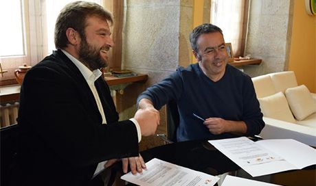 Santos e Barreira durante a sinatura do convenio de colaboración.