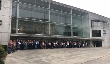 Minuto de silencio ás doce e media ante a Delegación Territorial da Xunta en Lugo en solidariedade coas vítimas dos incendios que está a sufrir Galicia.