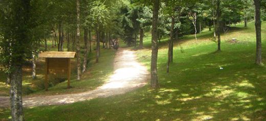 Área Recreativa Lagostelle na Ruta do Pantano de Guitiriz.