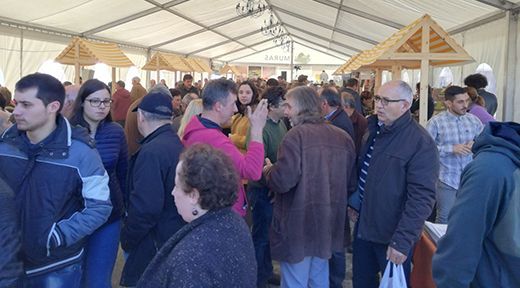 Asistentes á III Feira do Mel de Muras