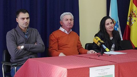 O deputado de Deportes, o alcalde e a concelleira de Benestar en Xermade presentaban o programa de envellecemento activo