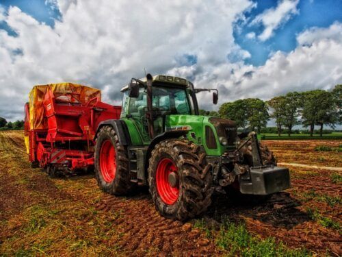 tractor_grain_mixer_rural_denmark_farm_country_countryside_field 954140 e1599561525699