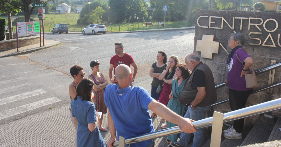 vecinos-protestando-centro-saude-a-pastoriza