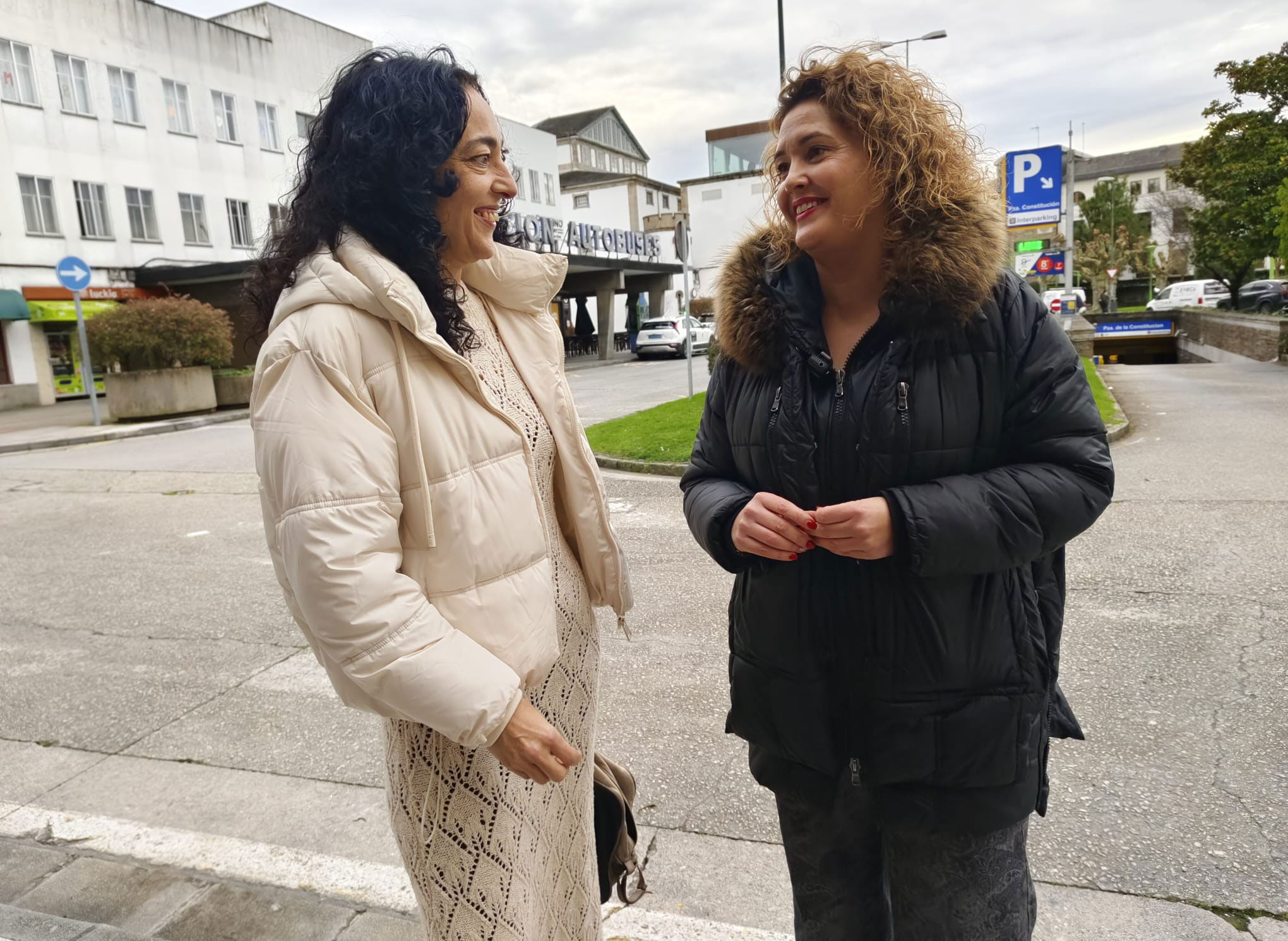 patricia-otero-ana-abelleira-estacion-autobuses