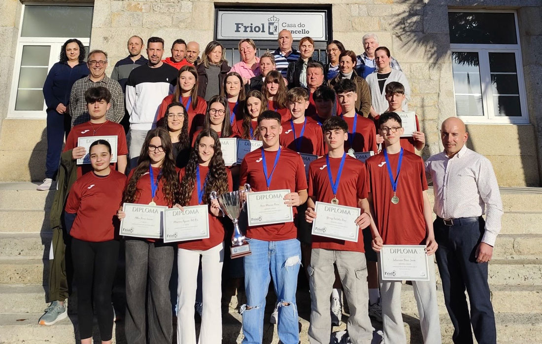 Recepción-oficial-no-Concello-de-Friol-ao-equipo-campión-de-fútbol-gaélico