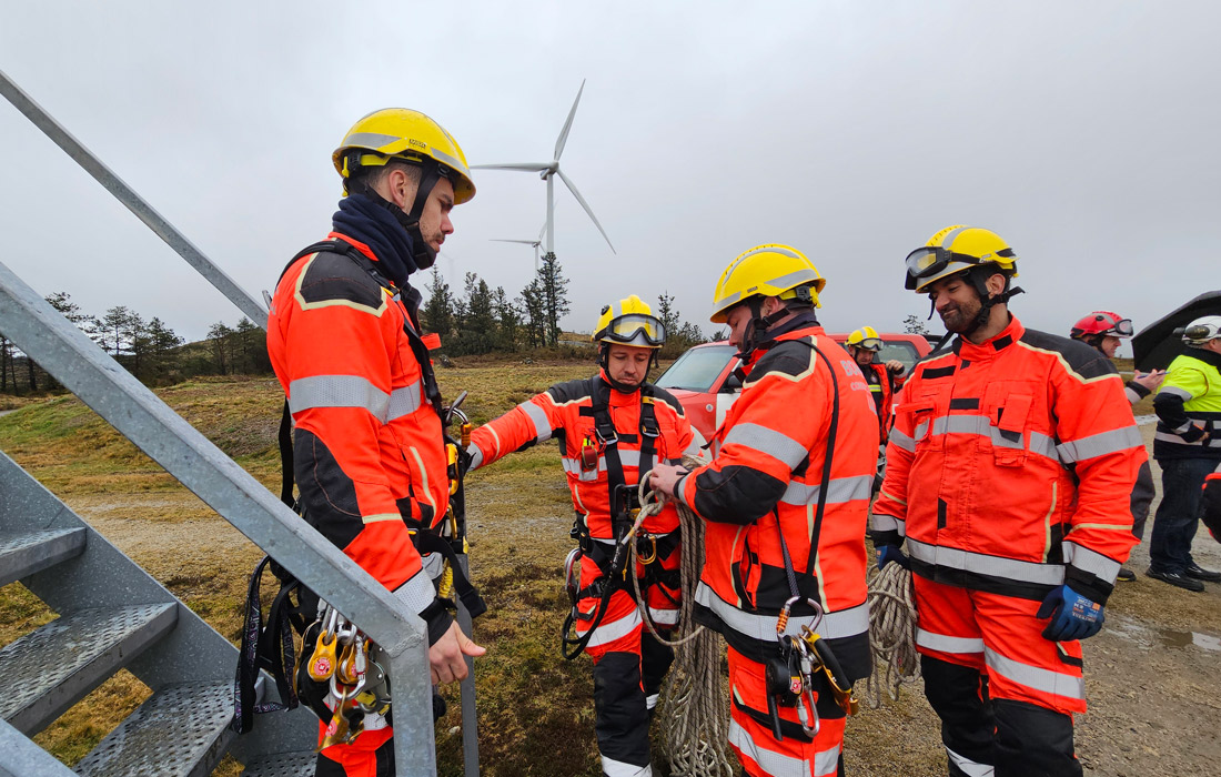 bombeiros-vilalba-simulacre-aeroxeneradores-rescates-altura