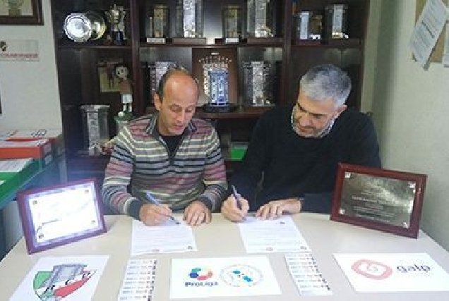 Paco Ruiz e Queno Eimil asinaron o convenio de colaboración entre as entidades.