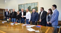 O equipo de goberno da Deputación, presente na sinatura do convenio da concesión do Centro de Recría.