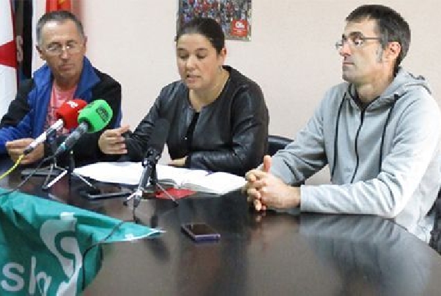 Villalba na rolda de prensa xunto a Estévez e Formoso