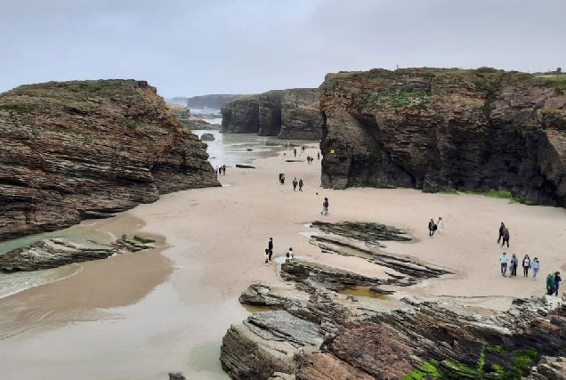 praia catedrais turistas