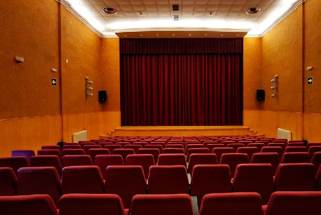 casa-cultura-valadouro-teatro-salon-de-actos