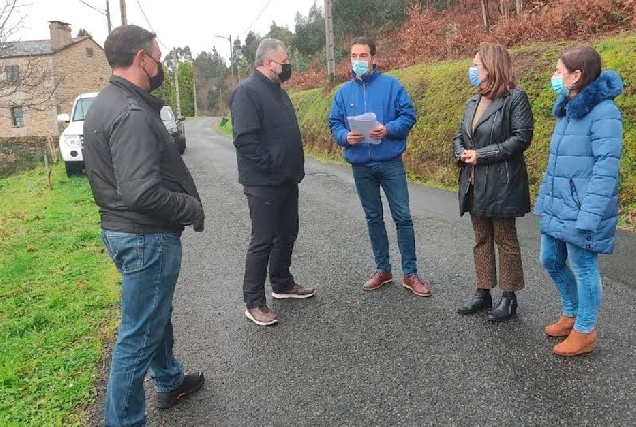 Cervo pavimentacion estrada laxes bidueiro vilar