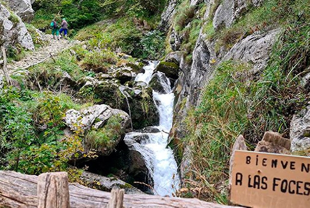 Foces de El Pino   Foces de Ruayer 