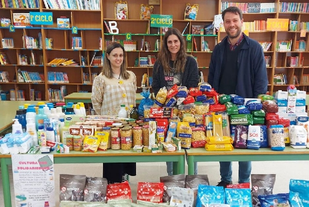 PRODUCTOS RECOLLIDOS NO CEIP O CANTEL PARA O BANCO DE ALIMENTOS E A PROTECTORA DE ANIMAIS DE FOZ