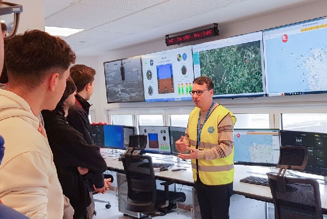 visita alumnos usc polo aeroespacial rozas