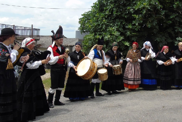 Lengua dereita ponte de neira actuacion musica tradicional