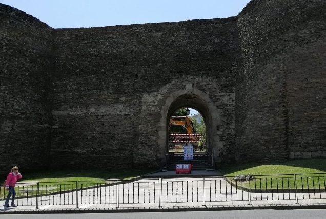 porta falsa muralla lugo obras