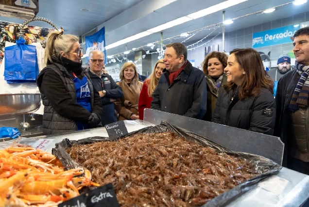 Ministro-Planas-visita-el-mercado-de-Plaza-de-Lugo