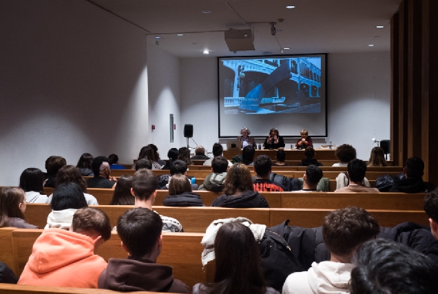 Imaxe da mesa redonda levada ao abo este martes na Fundación Luis Seoane da Coruña