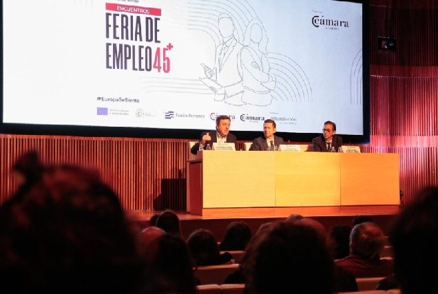 Imaxe da inauguración da Feira de Emprego Encuentros 45+