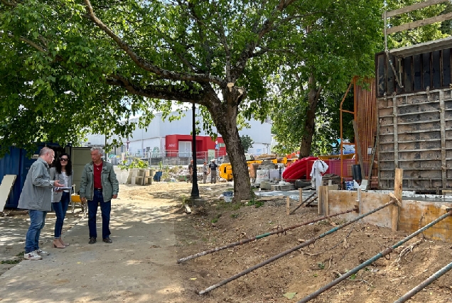 Imaxe da visita da alcaldesa de Cambre a Ramón Barba e Ramón Rodríguez