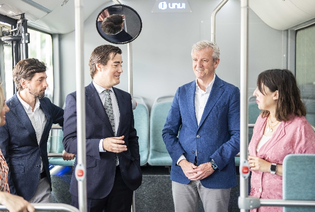 Alfonso Rueda y Adrián Vázquez visitan las instalaciones de UNVI