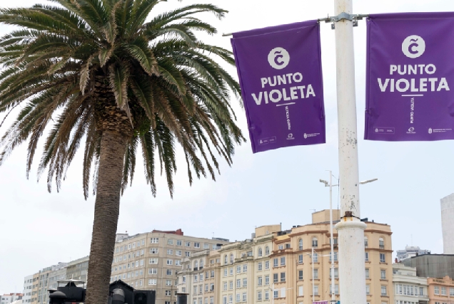 Imaxe dun punto violeta na Coruña