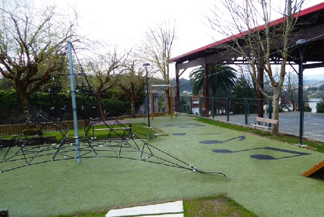 Imaxe dun parque infantil en San Pedro de Nós