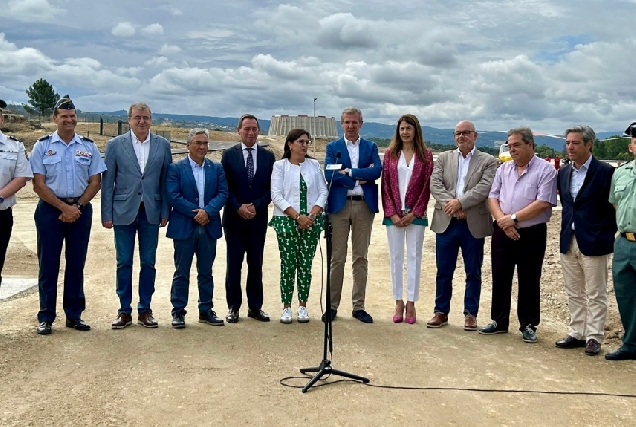 O presidente da Xunta de Galicia, Alfonso Rueda, visita a nova base aérea Verín-Oímbra