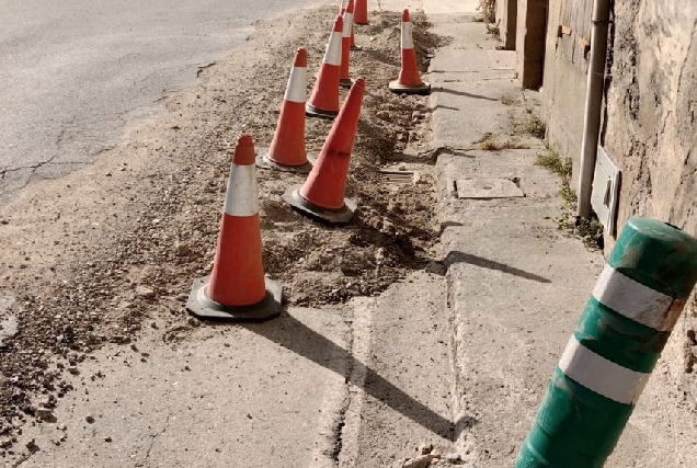 Obras-rede-abastecemento-Viveiro