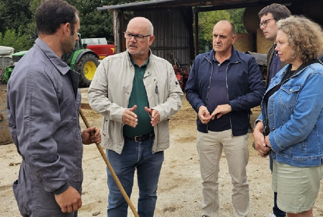 Eladio Sanos reúnese con gandeiros afectados pola EHE