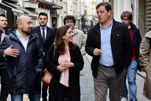 Besteiro na Coruña con Inés Rey