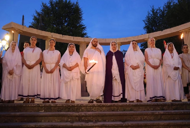 Acendido-do-lume-sagrado-de-vesta-Arde-Lucus-26