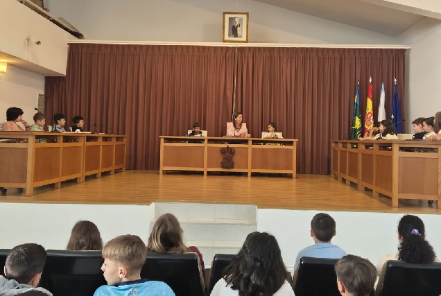visita-ceip-Cervo-asemblea